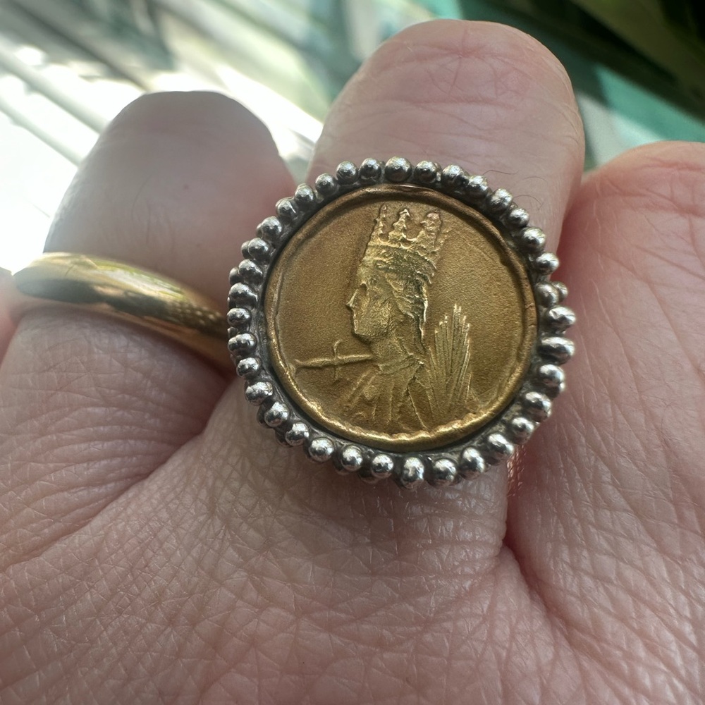 18k Yellow Gold and Silver signet Ring with the image of Saint Lucy. Size 8
